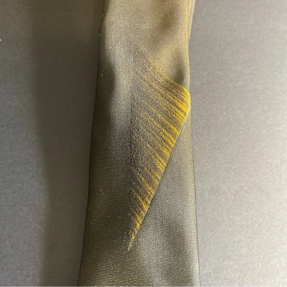 Vintage Superba 60’s 100% Dacron Polyester No Press Olive Neck Tie Abstract Slim